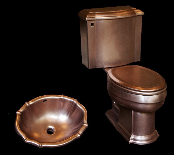 Lyonnaise close coupled traditional toilet design